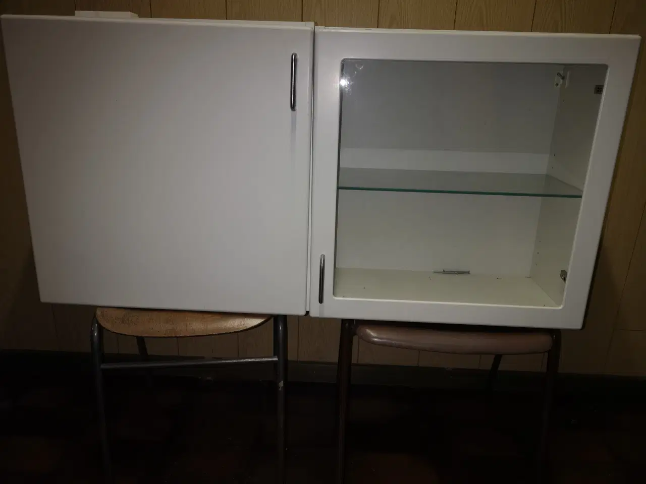 Billede 3 - 2 hvide overskabe 60 x +60 cm