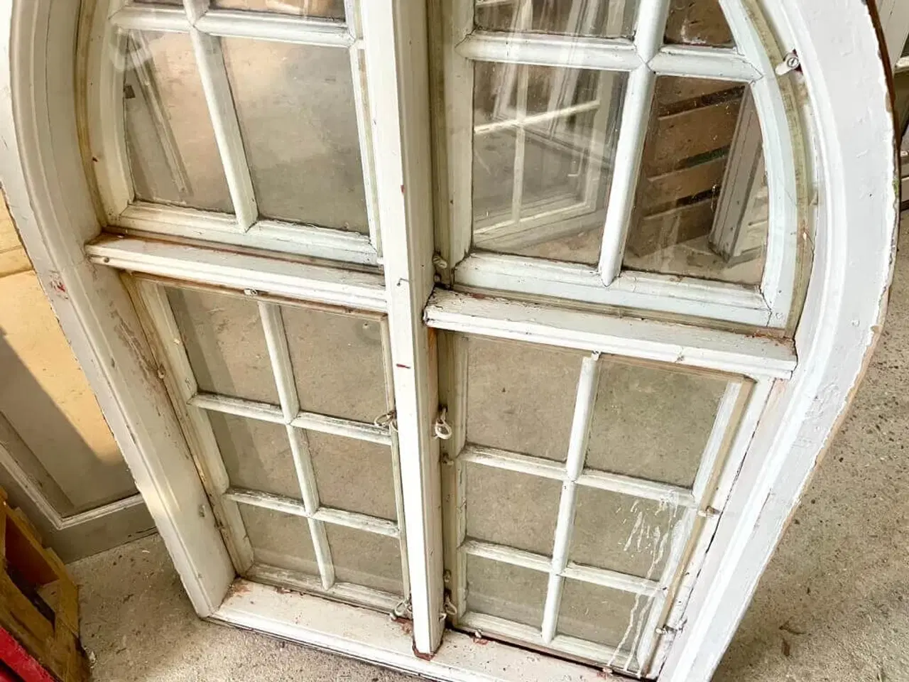 Billede 5 - Sjældent palævindue m. spids bue