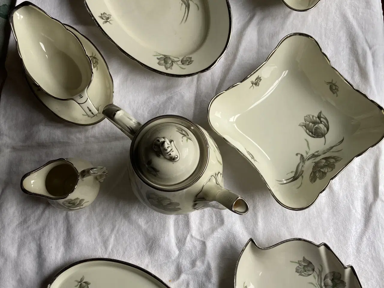 Billede 1 - Porcelæn kaffekande og fade