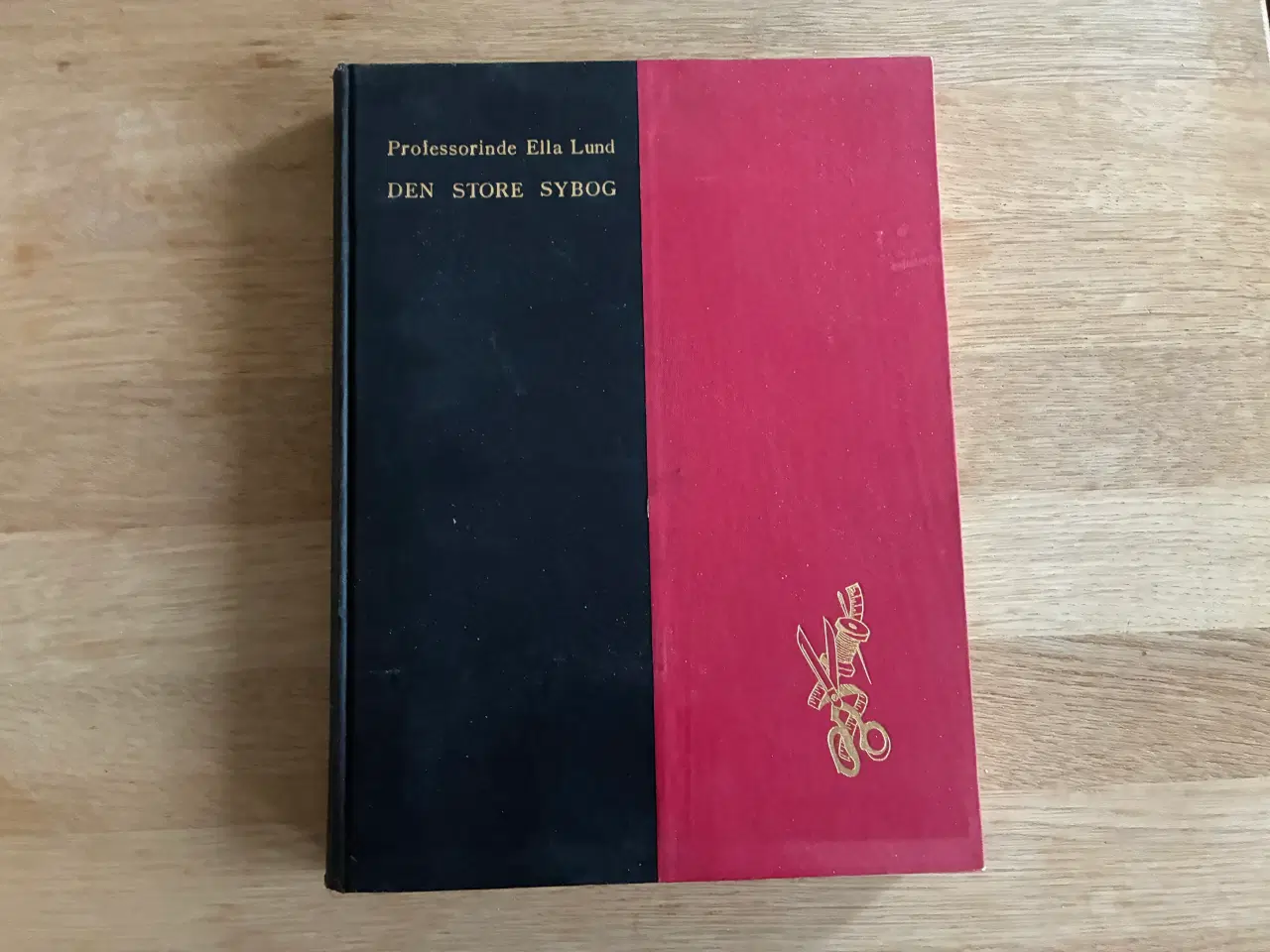 Billede 1 - Professorinde Ella Lund:   DEN STORE SYBOG