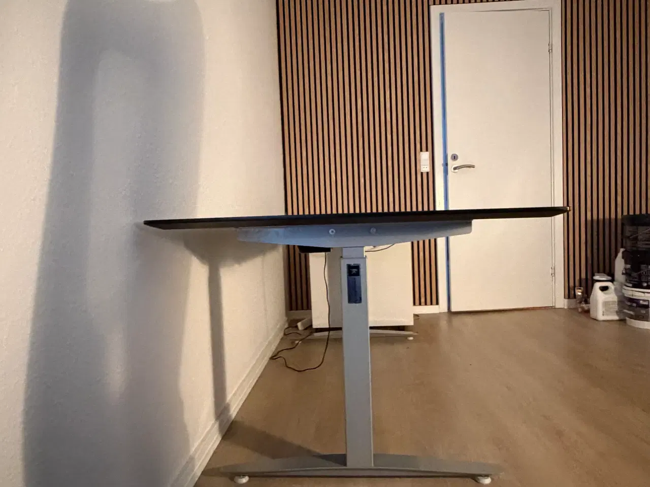 Billede 2 - Hæve sænkebord (+ kommode)