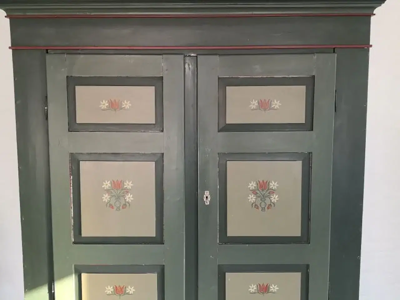 Billede 1 - Flot antik skab