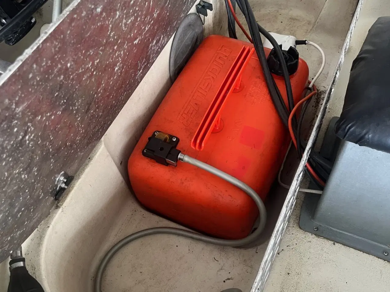 Billede 8 - Styrepultbåd 25 hk med bådtrailer