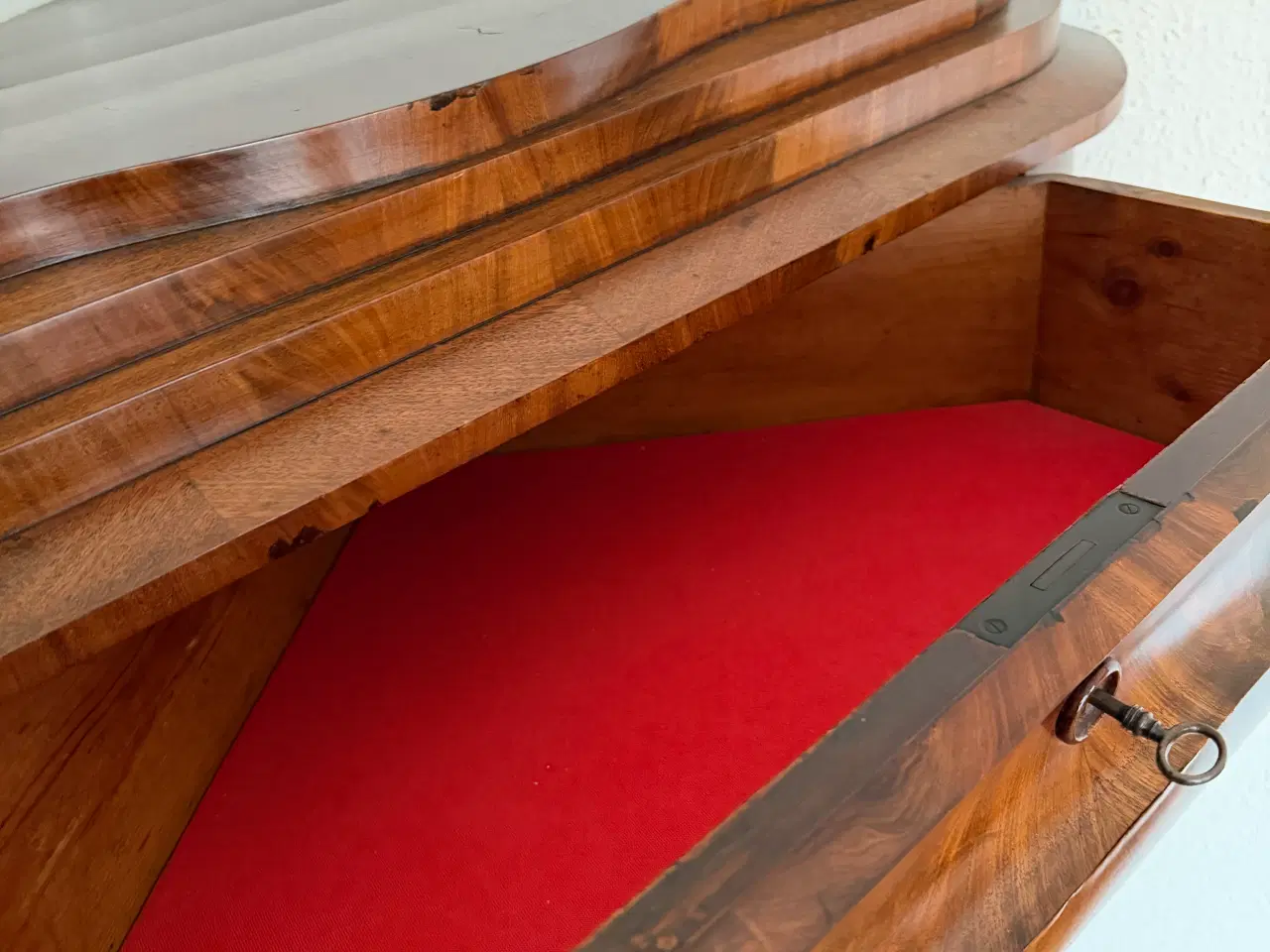 Billede 5 - Hjørneskab i fineret mahogni