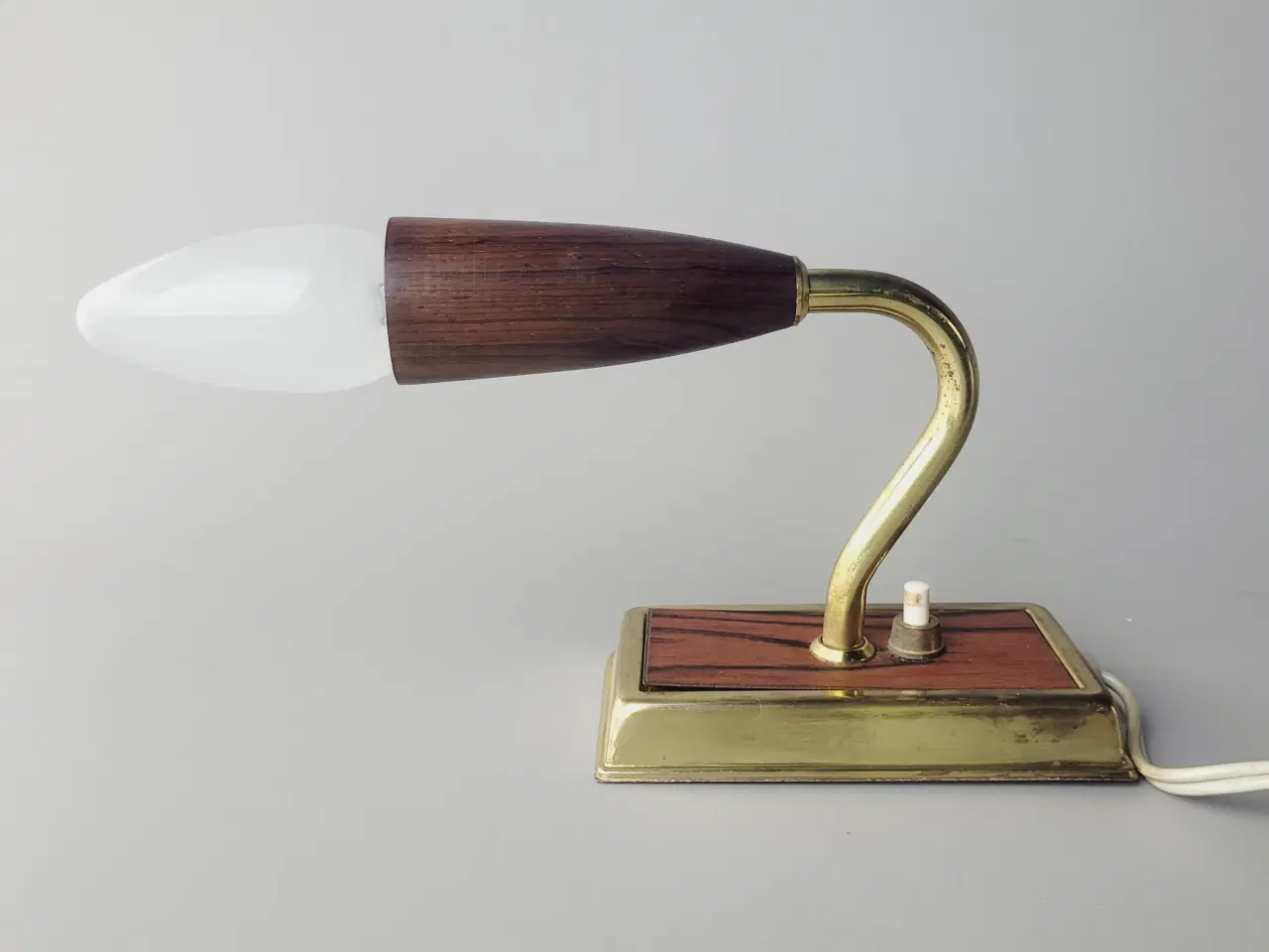 Billede 5 - ⭐️· Super flot retro væglampe i teak og messing