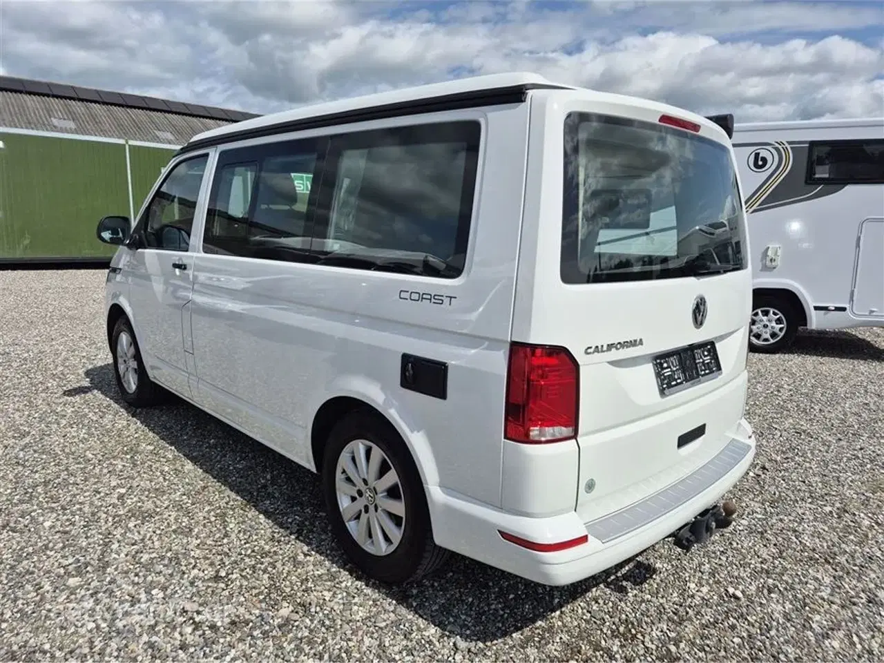 Billede 2 - 2022 - VW California Coast   Perfekt til de små veje. Markise. anhængertræk.