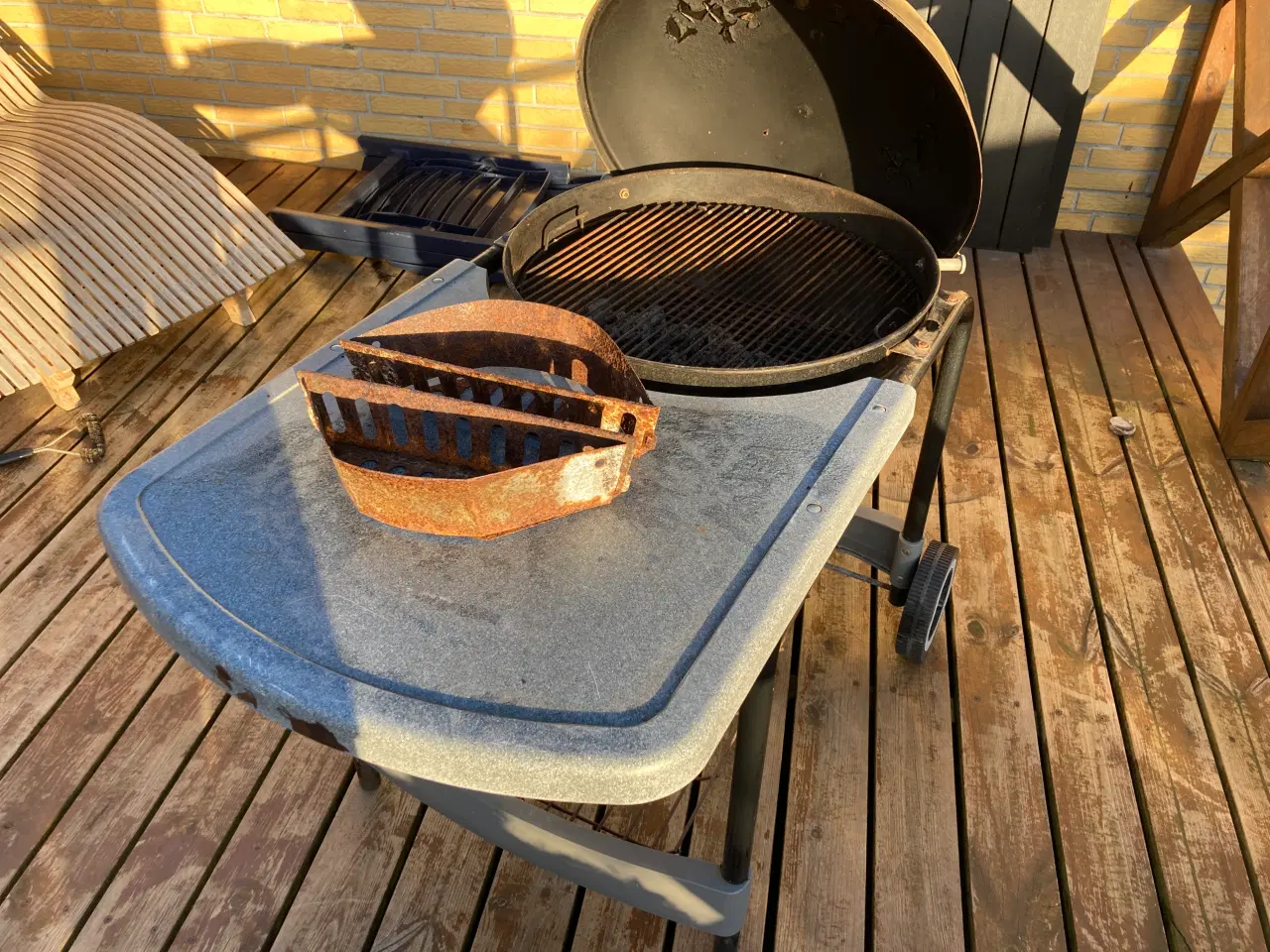 Billede 5 - Weber kulegrill med bord