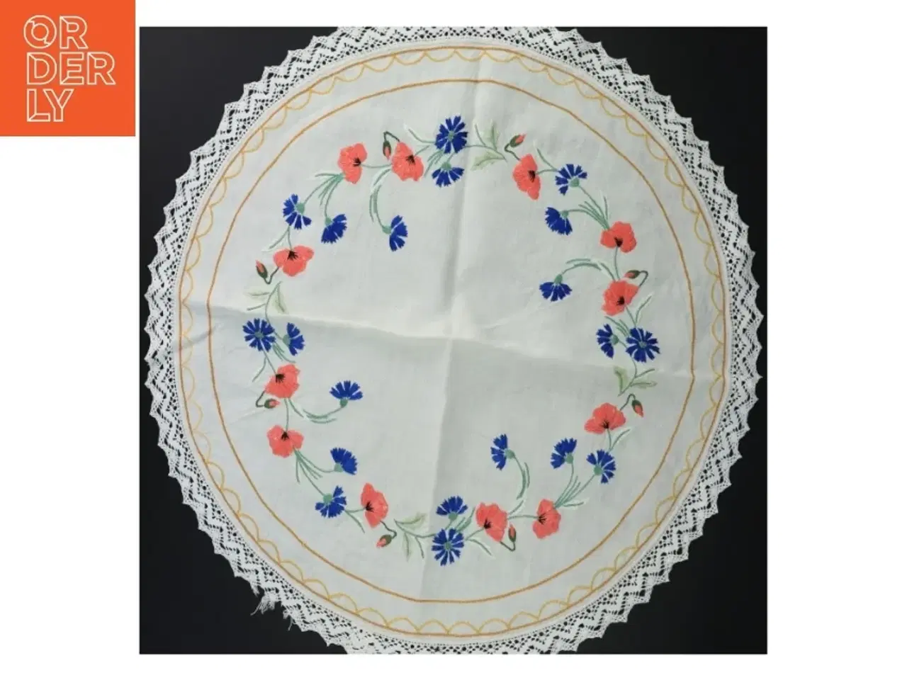 Billede 2 - Broderet borddug med blomster (str. Ø. 48 cm)