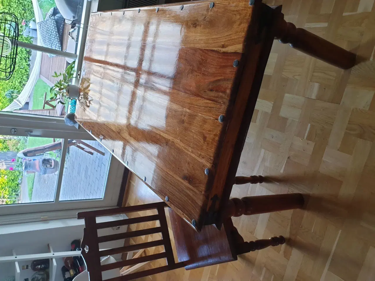 Billede 1 - Spisebord+6stole og skænk