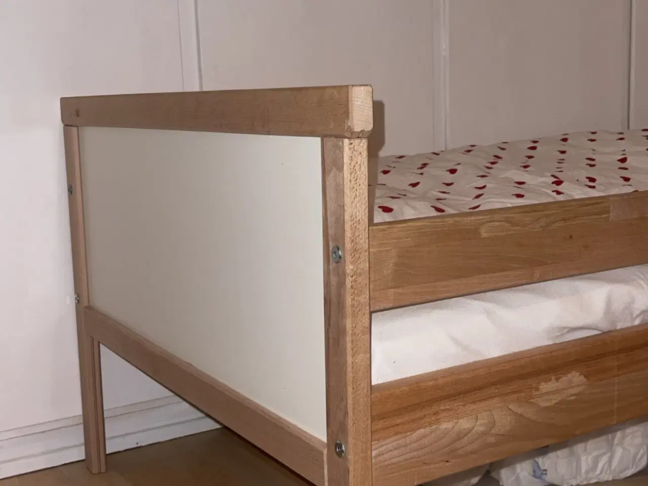 Billede 1 - IKEA juniorseng + pletfri madras sælges