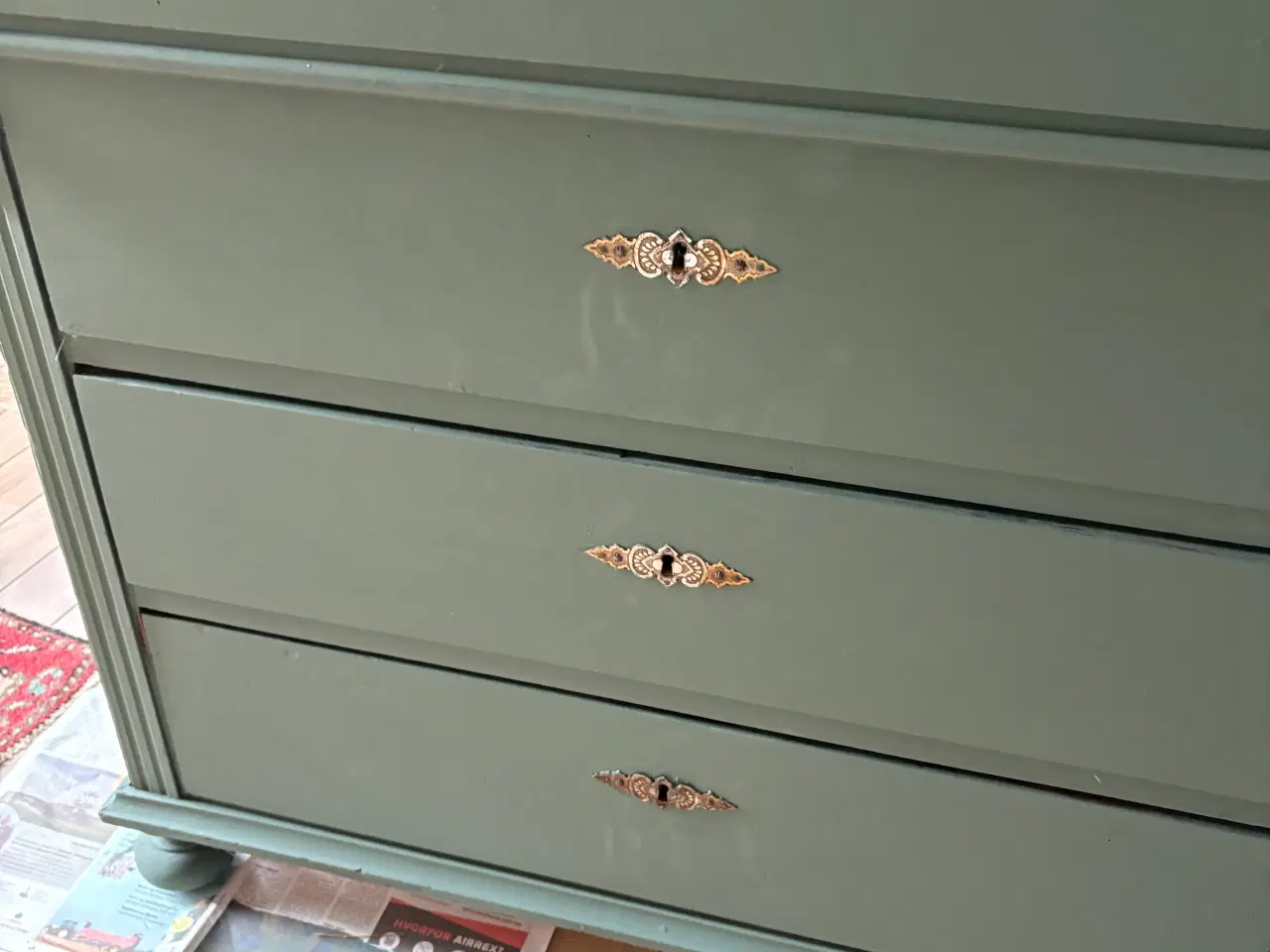 Billede 1 - Nymalet kommode 