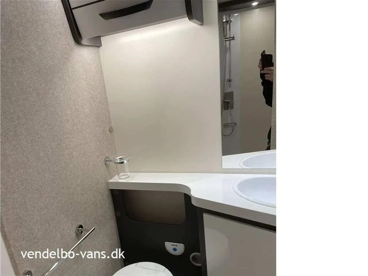 Billede 10 - 2026 - McLouis Mc4 373   Enkeltsenge og stor garage