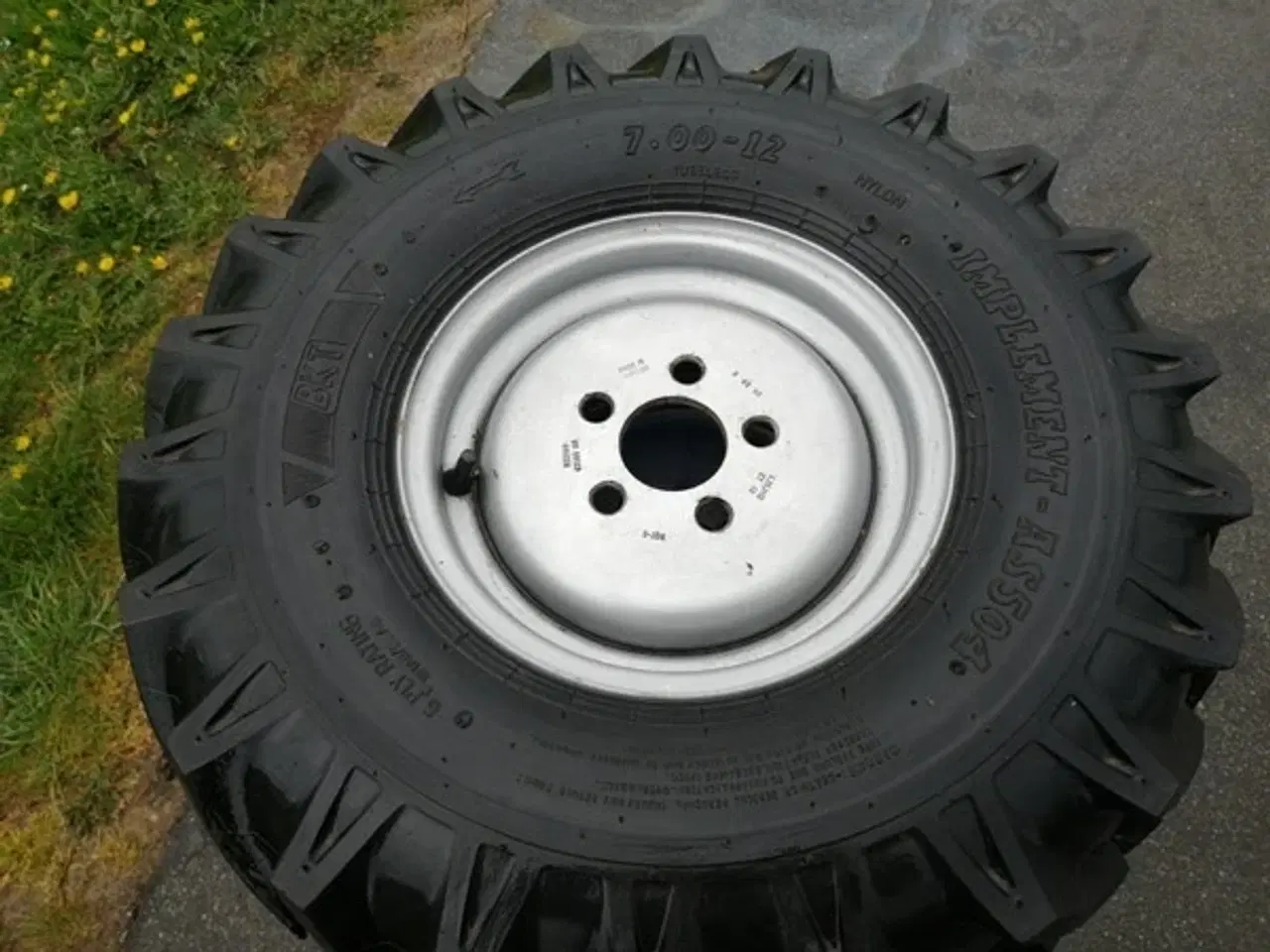 Billede 1 - - - - Brugte komplette BKT hjul 700x12 med 5-huls fælge