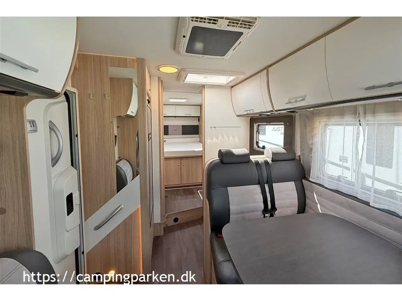 Billede 5 - 2020 - SunLight T 69 L "XV" - Jubilæum. Aut. gear   Sunlight jubilæumsmodel XV med automatgear, aircondition i bodelen, cykelstativ, kørt 18.600 km