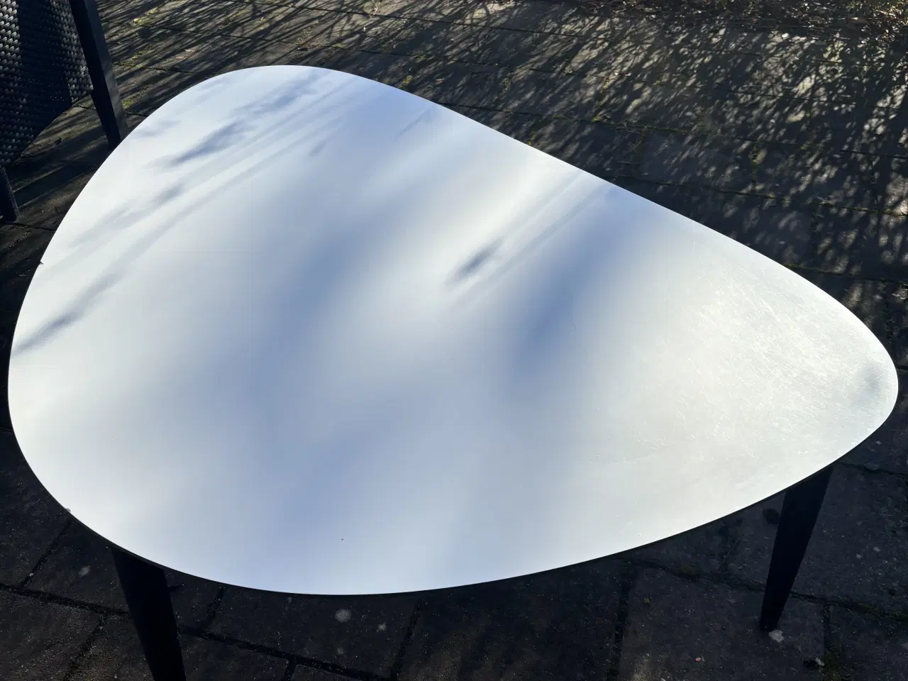 Billede 3 -  Sofabard i hvid og sort