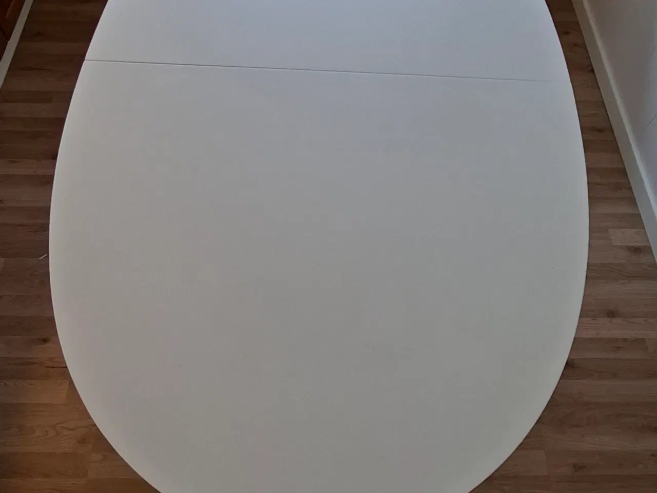 Billede 1 - Oval hvid spisebord