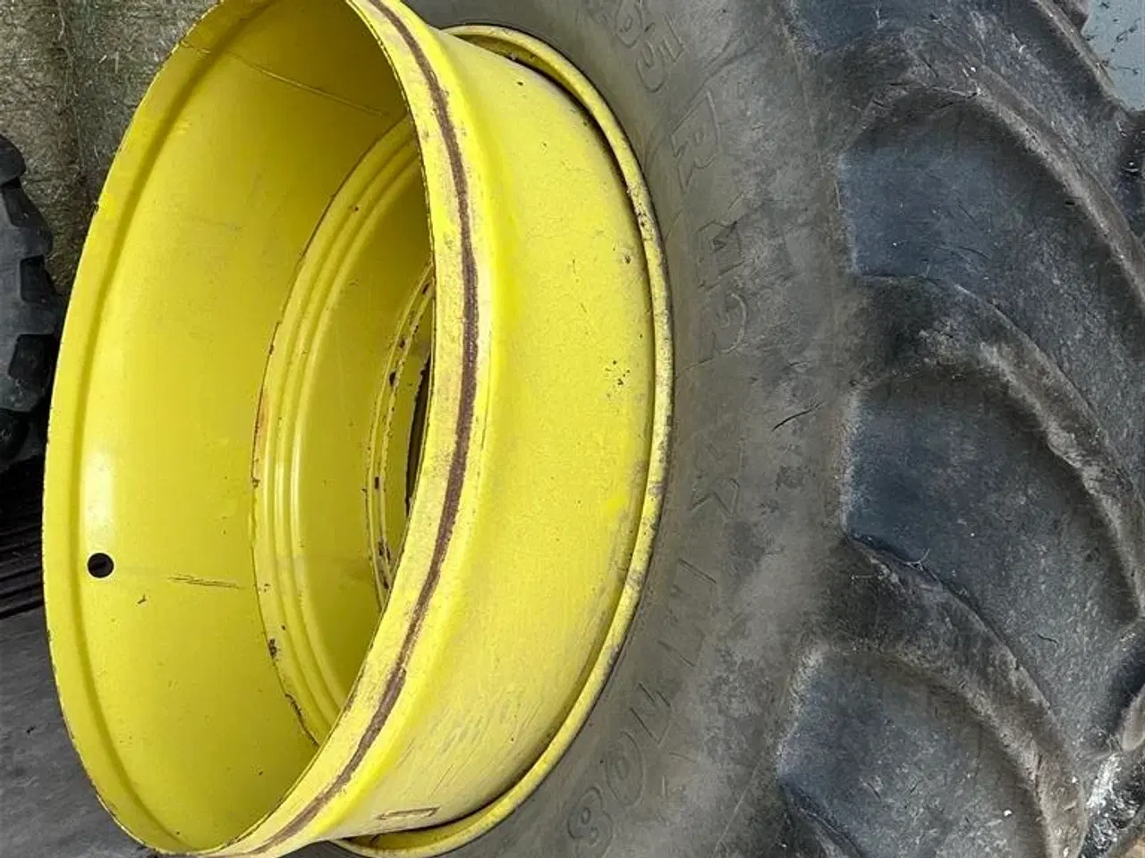 Billede 1 - Michelin 650/65R42 med 4 låse pr. side