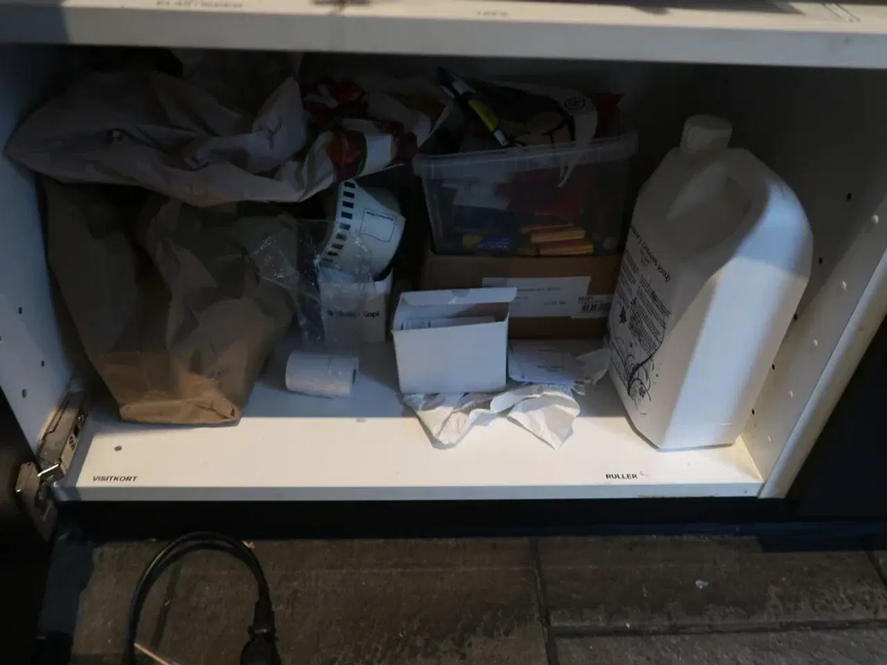 Billede 7 - 2 stk. Skabe med indhold