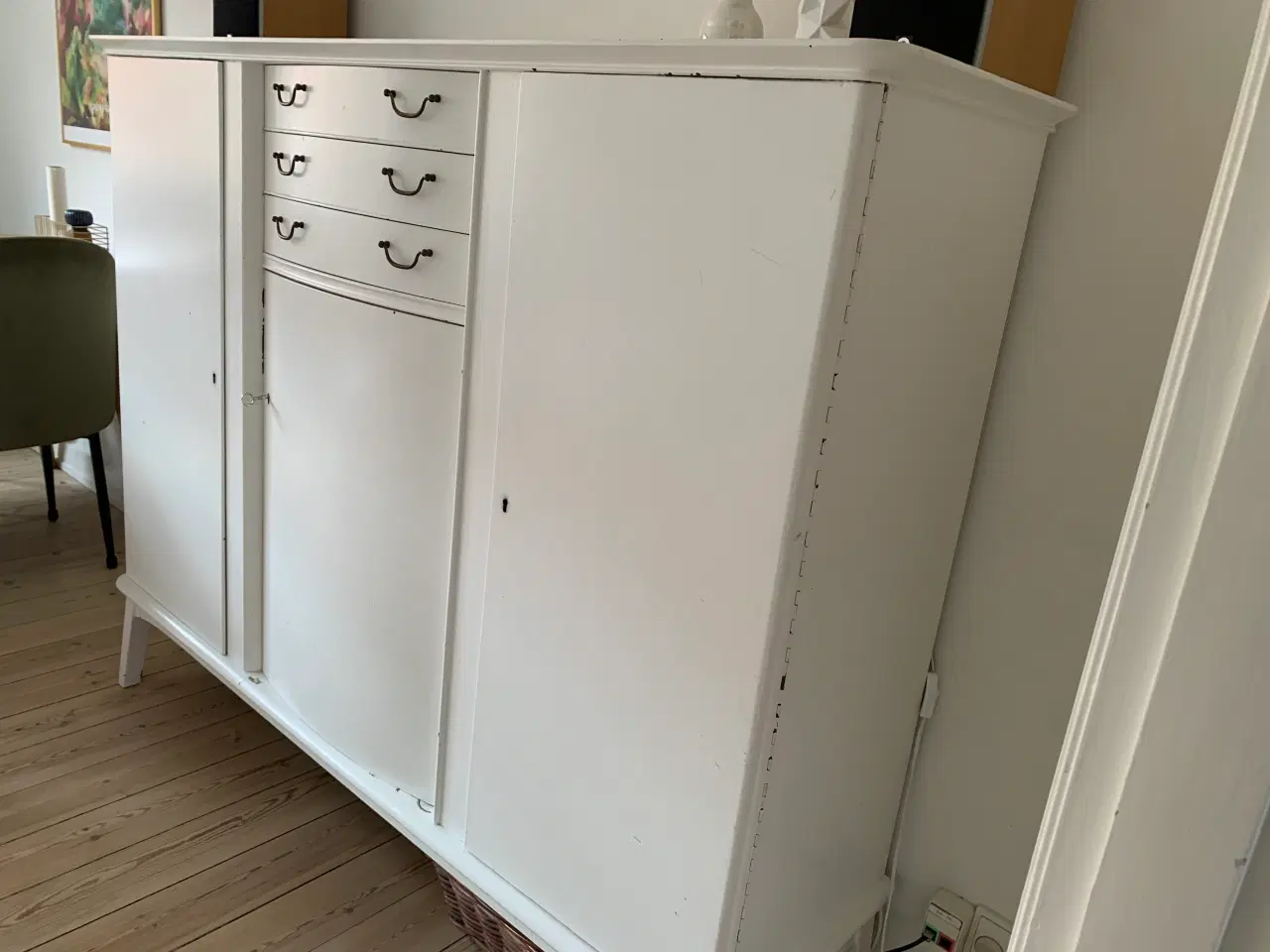 Billede 2 - Antik hvid skænk