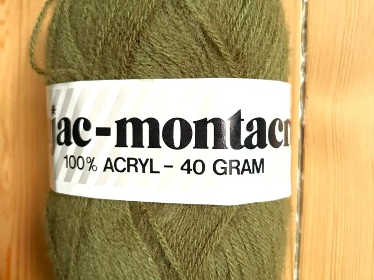 Billede 3 - 7 nøgler olivengrønt garn med let lodden effekt