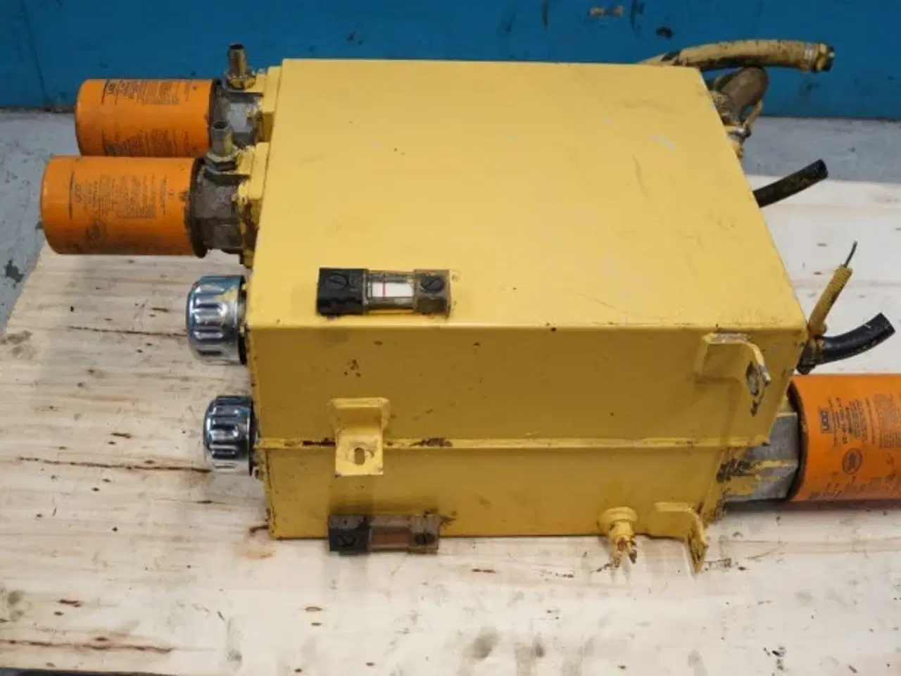 Billede 7 - New Holland TF46 Hydrauliktank 89500040