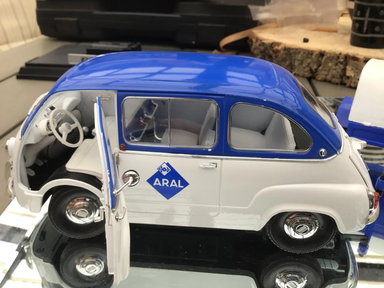 Billede 3 - Modelbil 1:18  Fiat 600 D Multipla (ARAL)