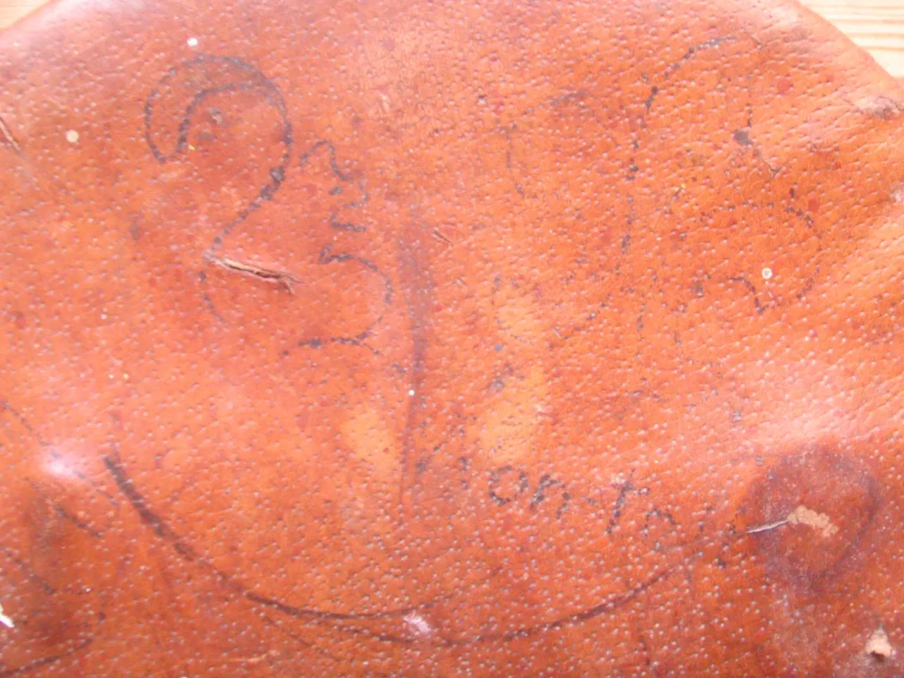 Billede 2 - Trebenet Skammel af træ. Over 40 år gammel