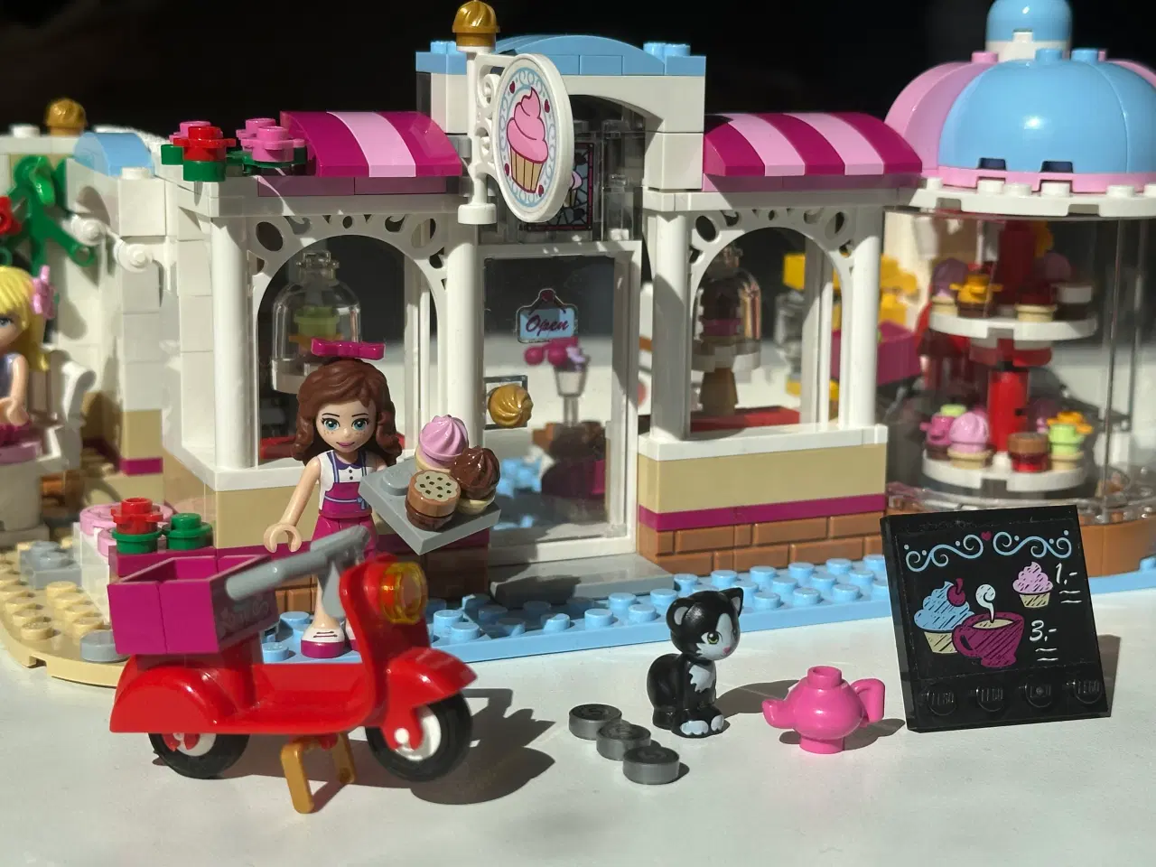 Billede 9 - LEGO Friends - Heartlake cupcake-café 41119
