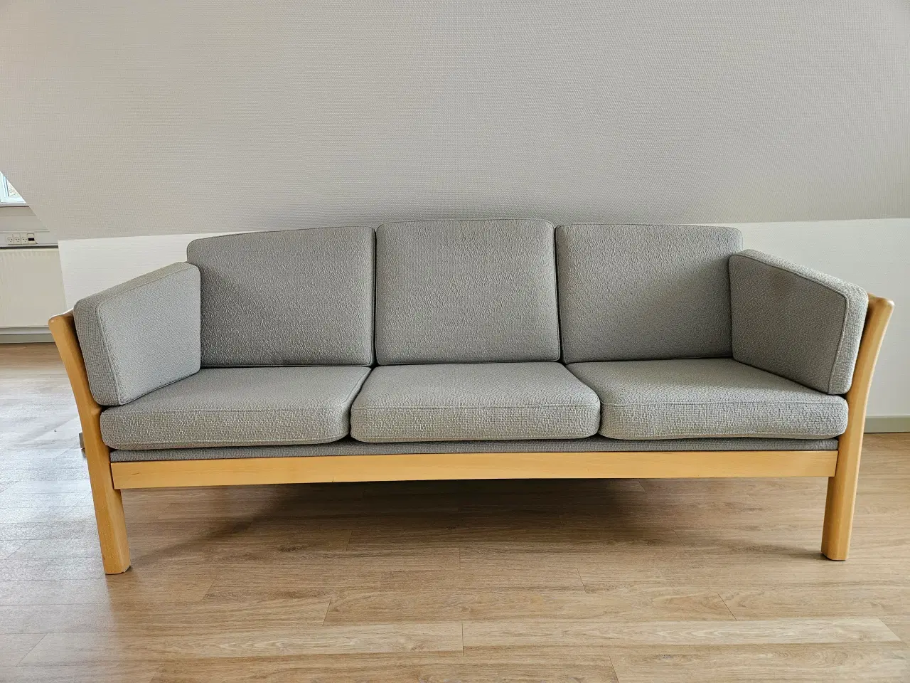 Billede 1 - 3 personers sofa i bøg
