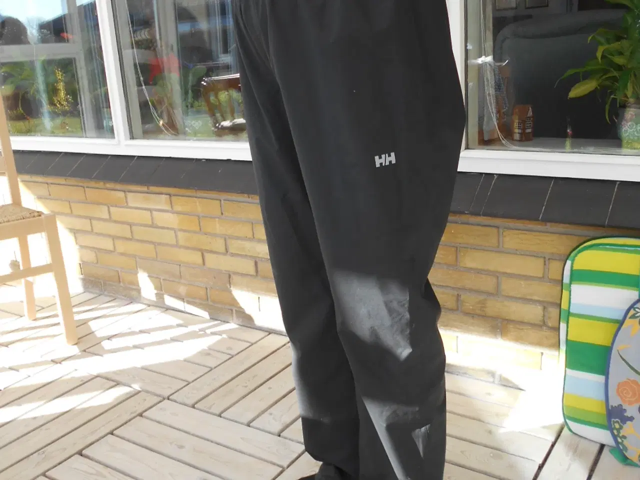 Billede 1 - NY Helly Hansen sorte regnbukser str L