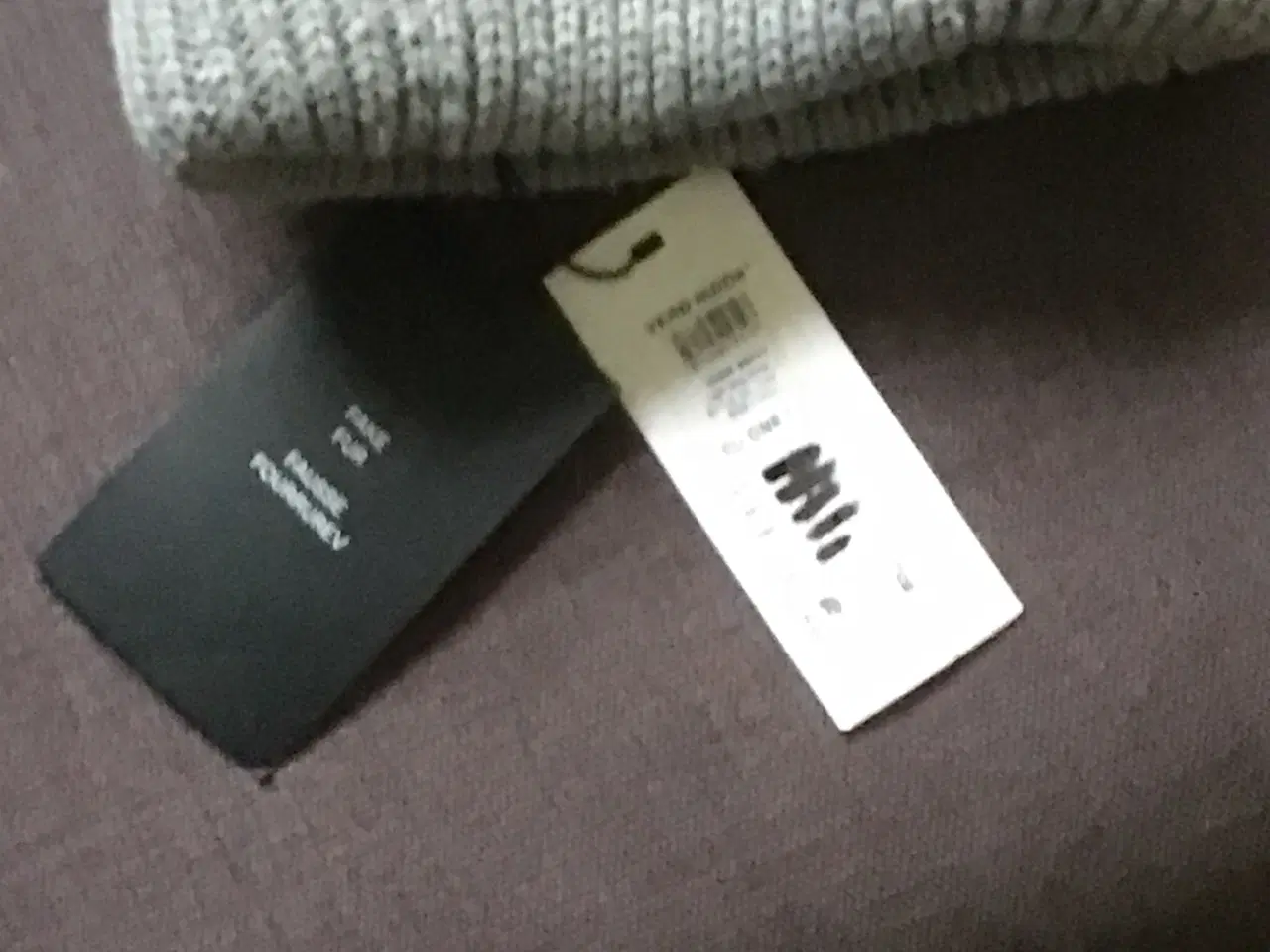 Billede 2 - Ny hue. Str. one side