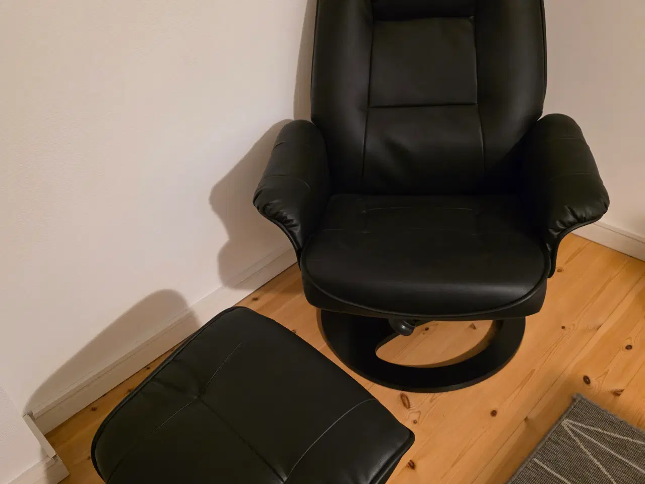 Billede 1 - hvilestol med skammel