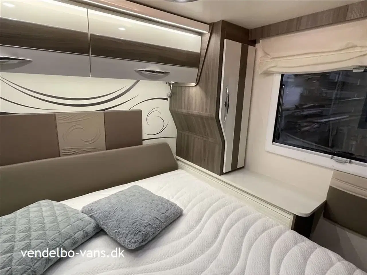 Billede 10 - 2021 - McLouis Nevis 879 G Matic   Højdejusterbar dobbeltseng i bag - stor garage - 160 HK automatgear