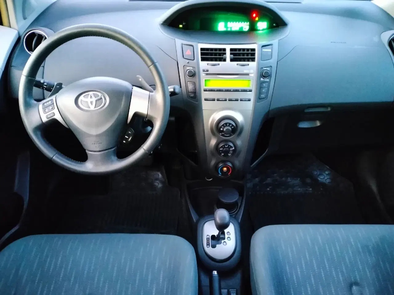Billede 3 - Toyota Yaris 1,3 Automatgear