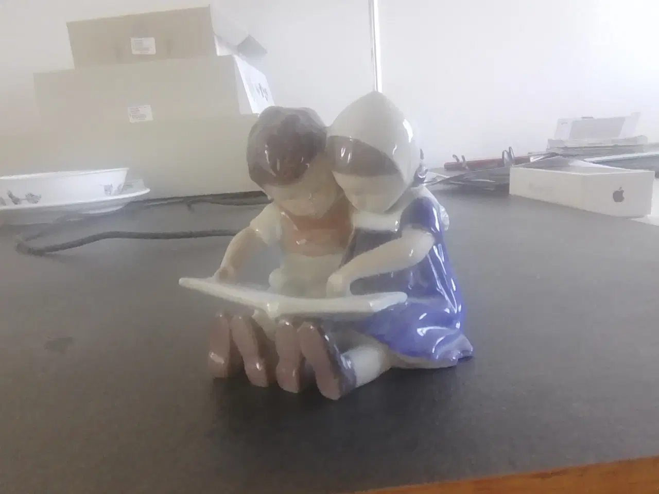 Billede 1 - Læsende børn. Bing & Grøndahl.