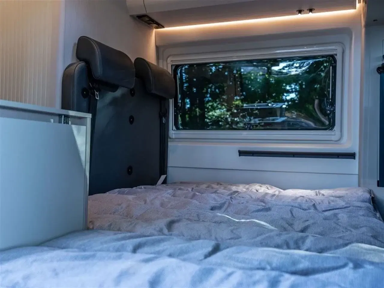 Billede 59 - 2026 - Tourne 6.4 Select aut. gear - Black Tournes topmodel med langsgående senge