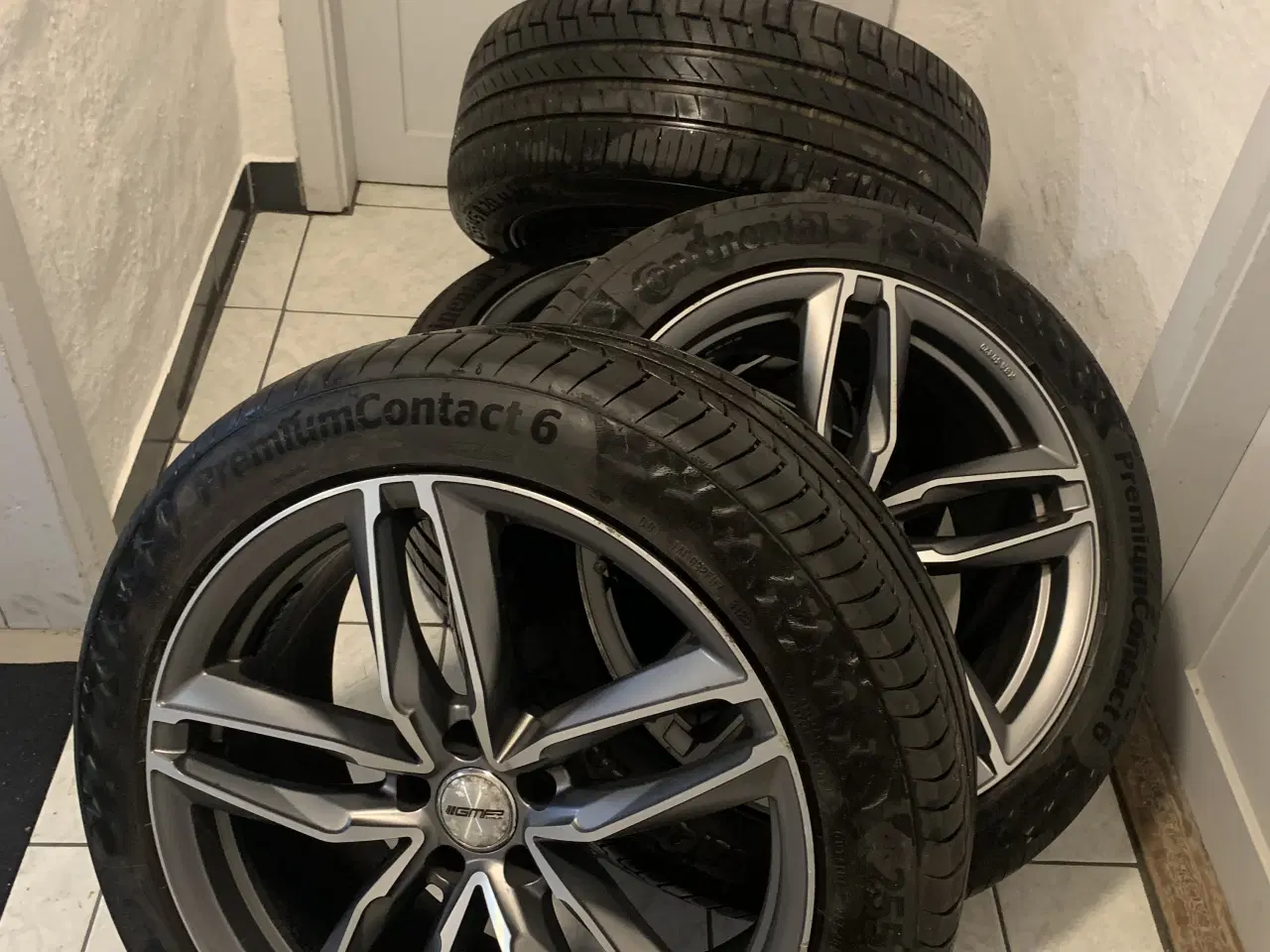 Billede 1 - 20” fælge med sommerdæk 255/45-20