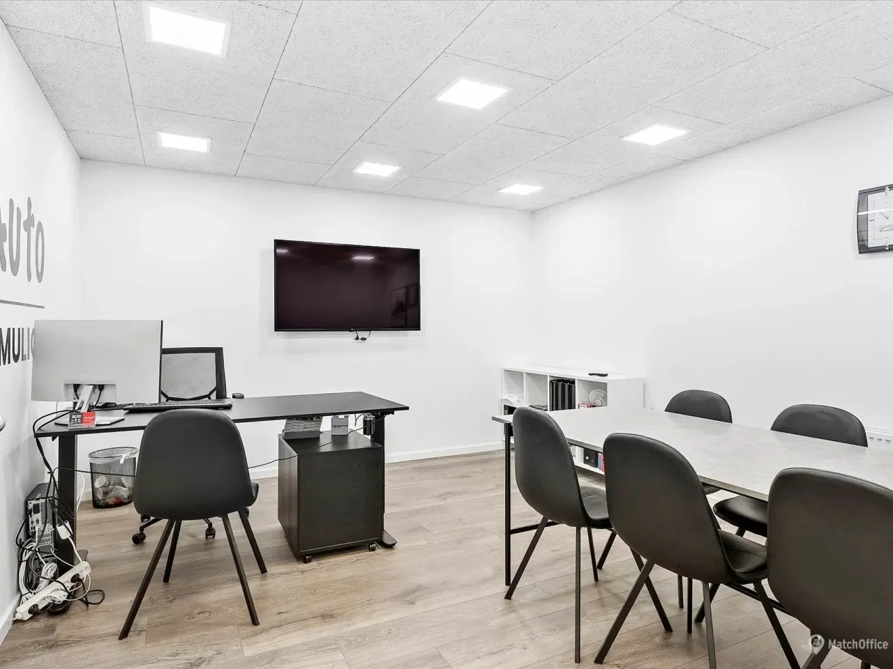 Billede 12 - Bilforretning med meget udenomsplads