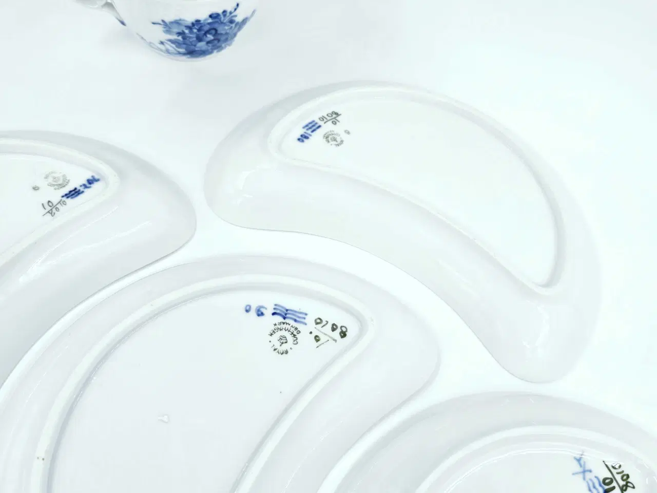 Billede 16 - Royal Copenhagen Blå Blomst Flettet Halvmåne Asiet