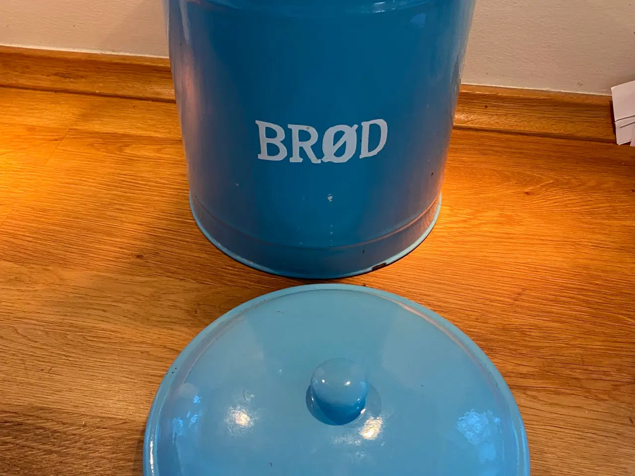 Billede 2 - Madam Blå emalje brødbeholder
