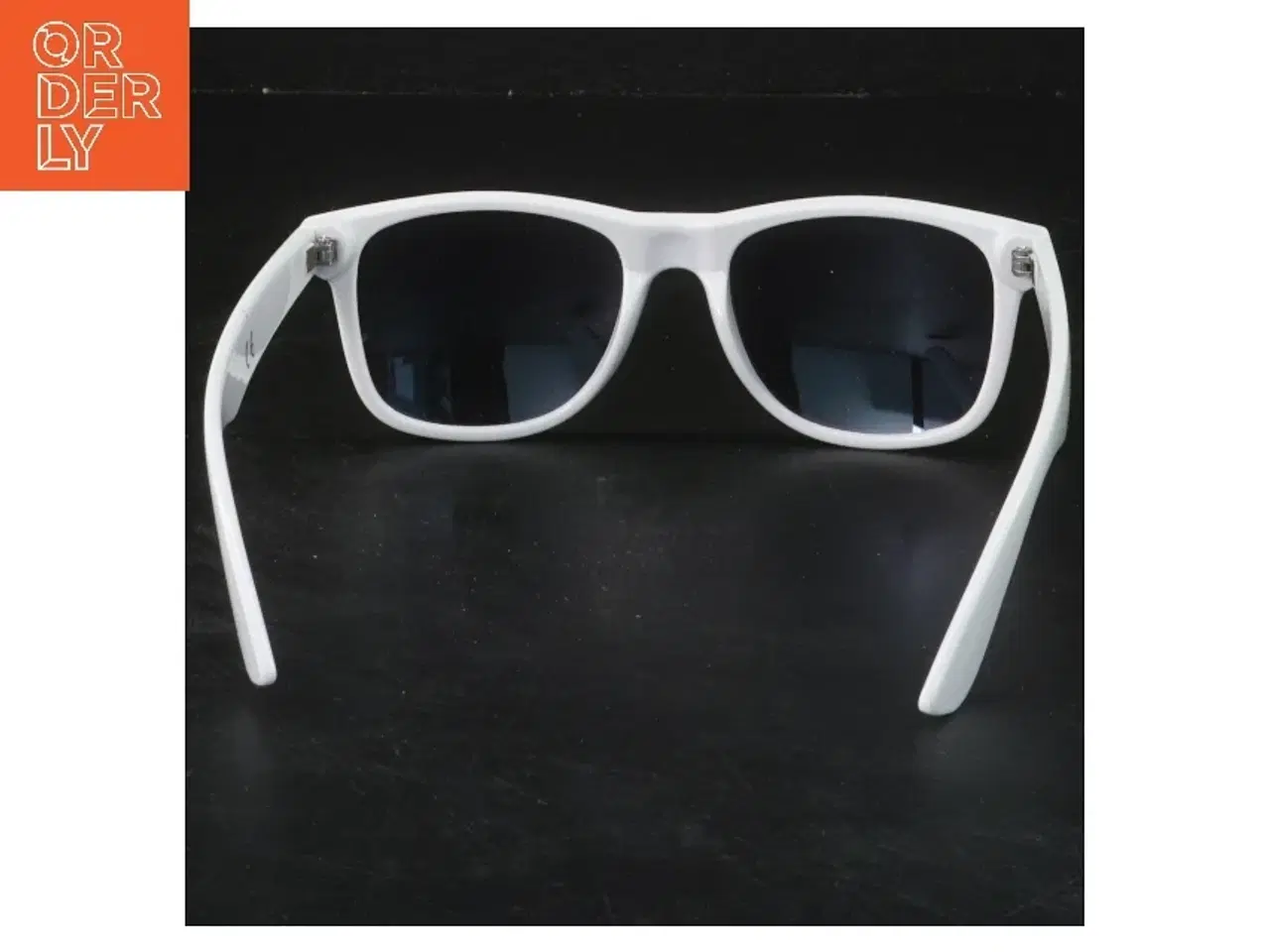 Billede 2 - fra The Hangout (str. 14, cm)