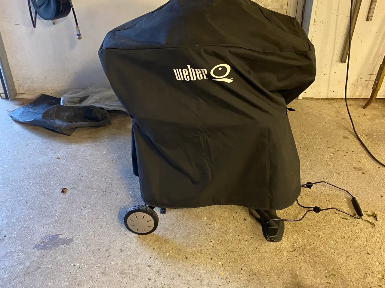 Billede 1 - Weber Q2200 med rotesserie og dækken