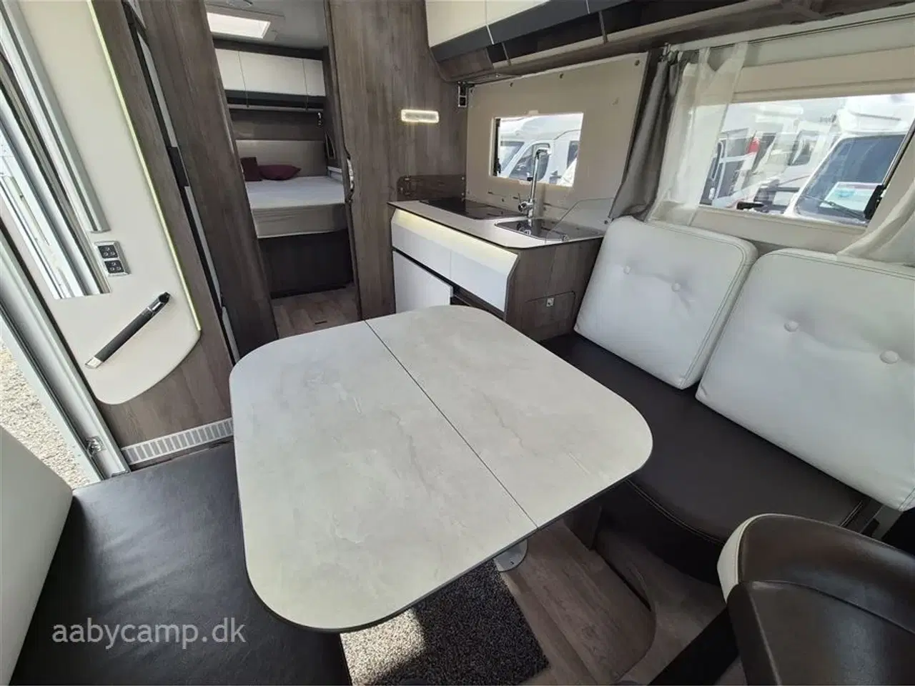 Billede 8 - 2020 - Benimar Amphitryon 997   NK-pakke. automatgear. solceller. ovn. lædersæder. queensbed.