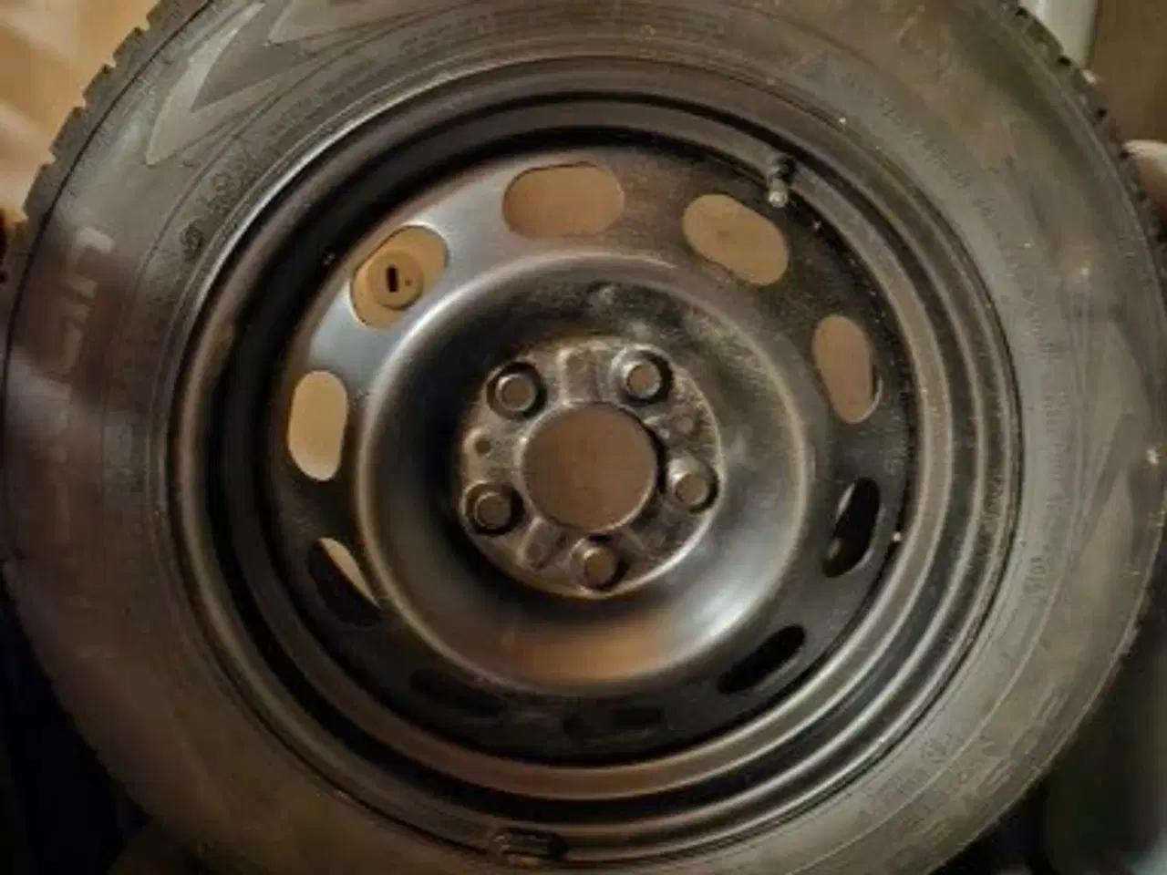 Billede 1 - vinterdæk på stålfælge.