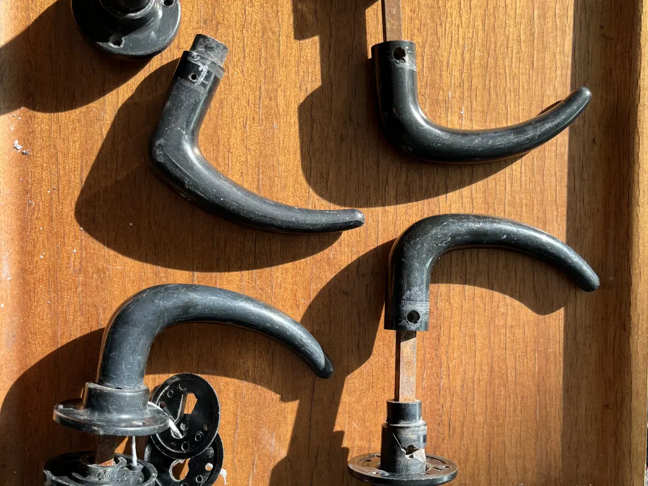 Billede 16 - Dørhåndtag/dørgreb- ældre i hård plast