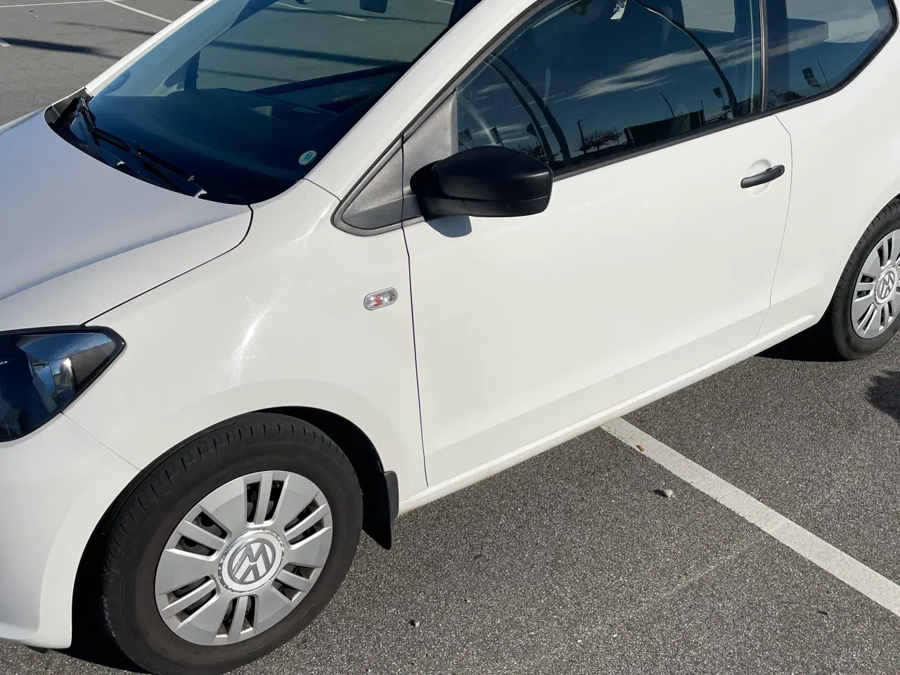 Billede 2 - VW up - lavt km tal