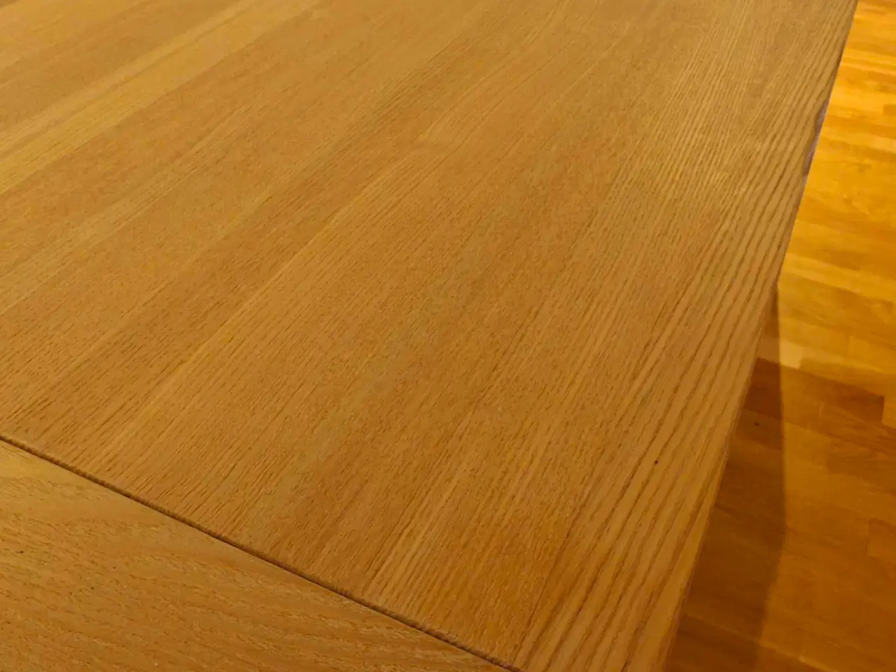 Billede 1 - Spisebord i egetræ 