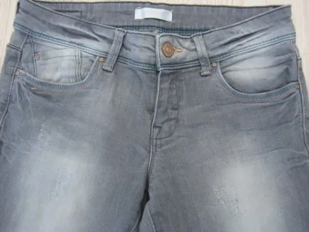 Billede 2 - Str. 36, grå elastiske jeans