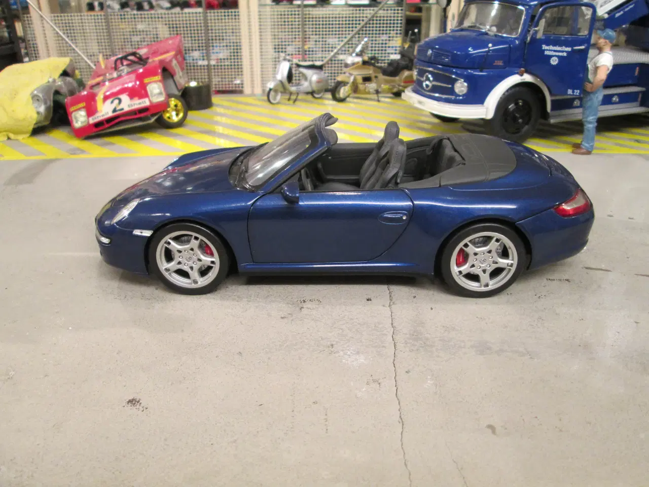 Billede 3 - Porsche 911 Carrera 4S   Norev  1:18