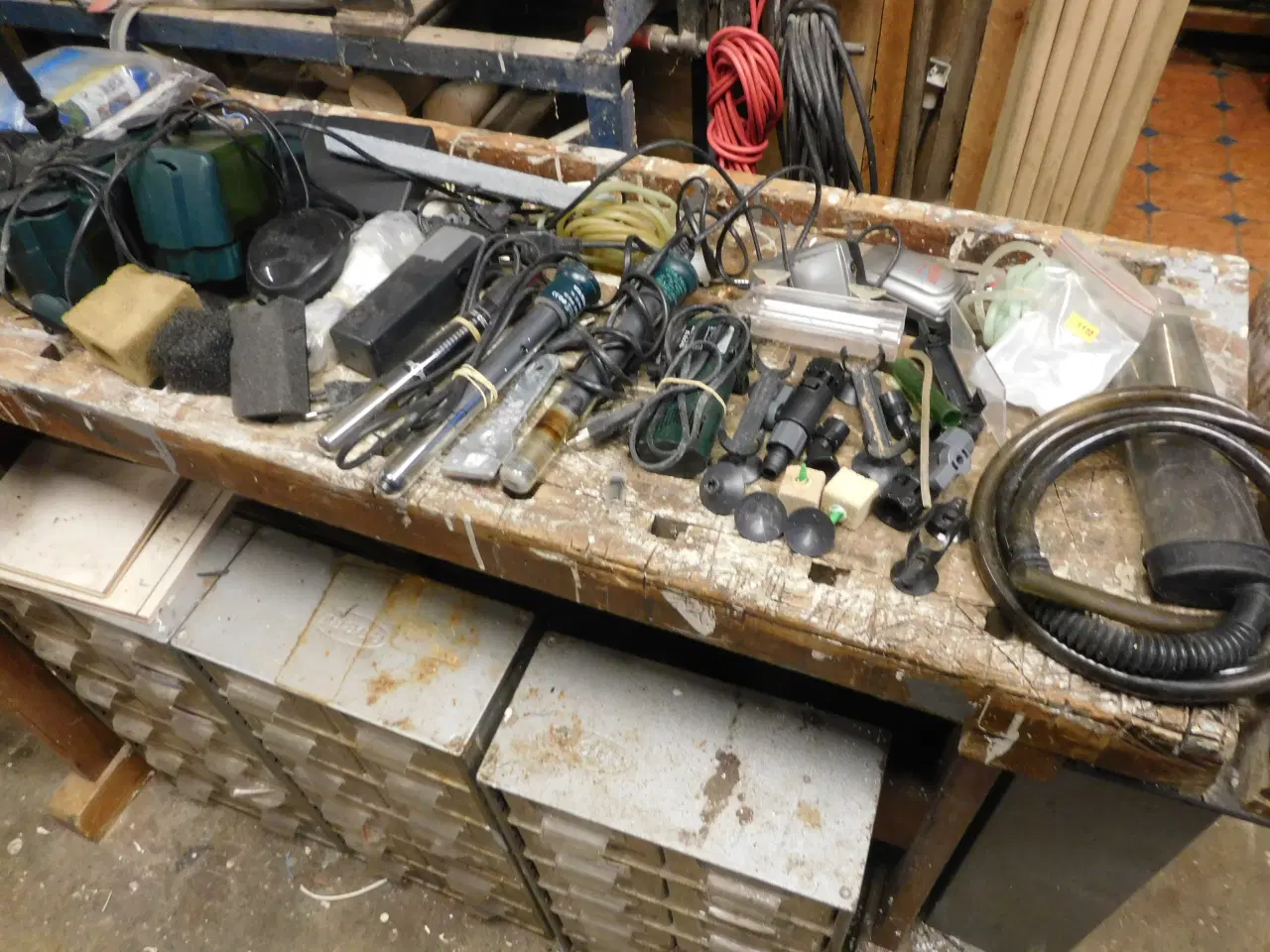 Billede 2 - Kasse med  Akvarietilbehør 